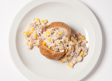 Baked potato with tuna and sweetcorn mayonnaise filling